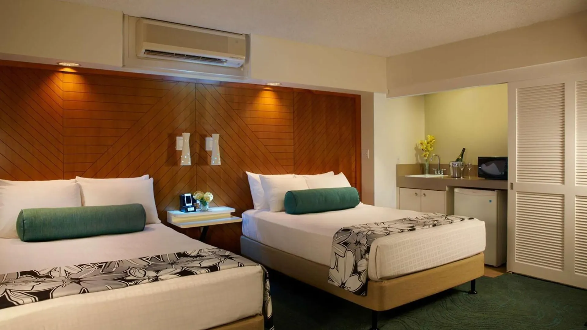 ***  Oasis Hotel Waikiki Honolulu United States
