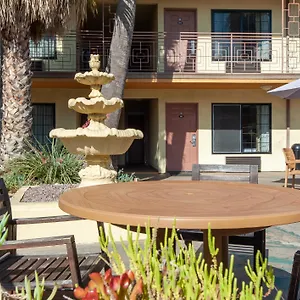 studio-city-court-yard-hotel.topanaheimhotels.com/